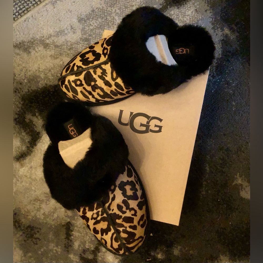 NIB UGG Scuffette ll Panther Print Slip-On Slippers with Black Fur Collar